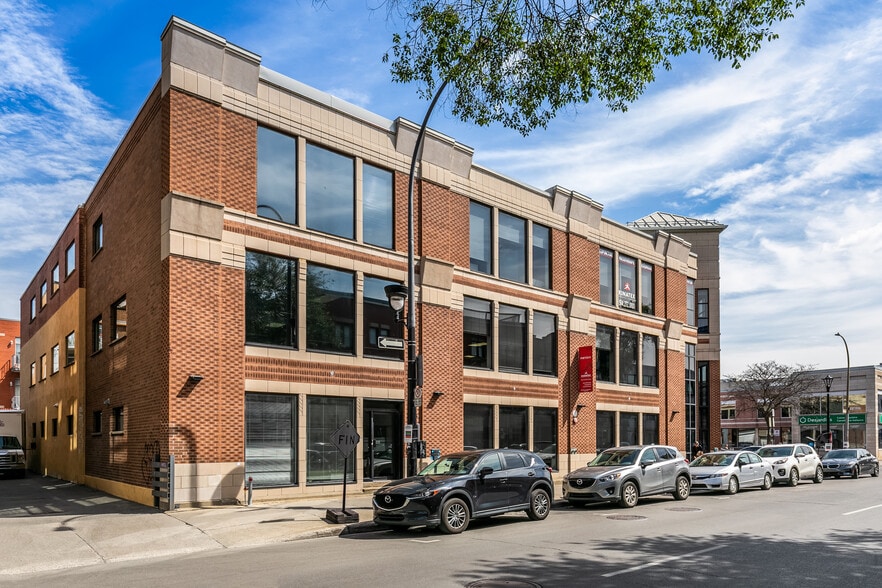 25 Av Mozart E, Montréal, QC à louer - Photo du bâtiment - Image 2 de 10