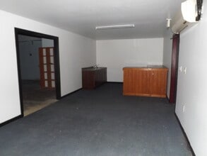 12505 66th St N, Largo, FL for lease Interior Photo- Image 2 of 4