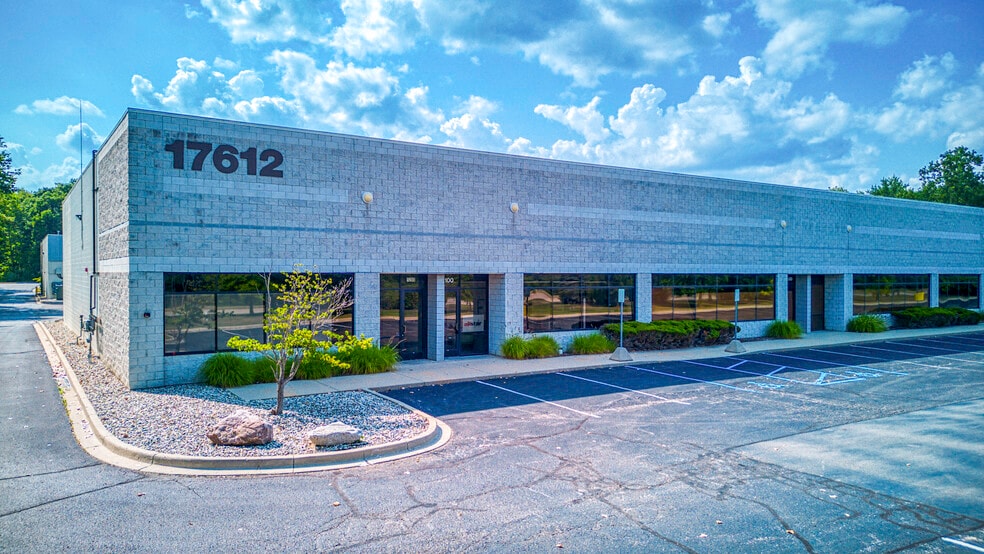 17901 Woodland Dr, New Boston, MI for lease - Building Photo - Image 2 of 7