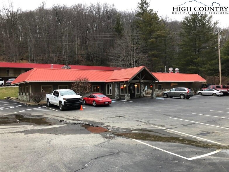 6460 Banner Elk Hwy, Elk Park, NC à vendre - Photo du bâtiment - Image 2 de 18
