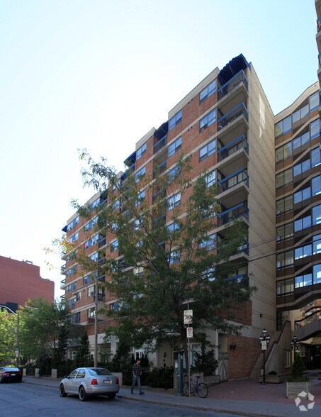 62-72 St Patrick St, Toronto, ON à vendre - Photo du bâtiment - Image 3 de 3