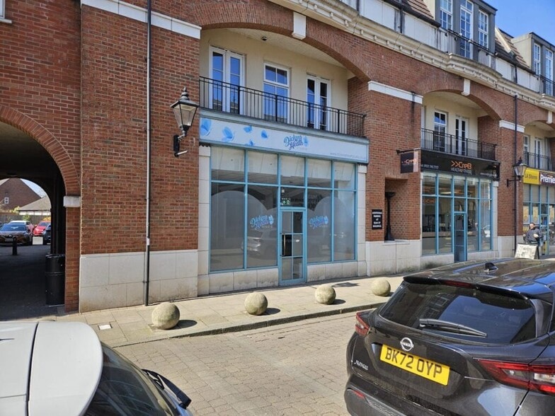 122 Main St, Solihull à louer - Photo du bâtiment - Image 2 de 2