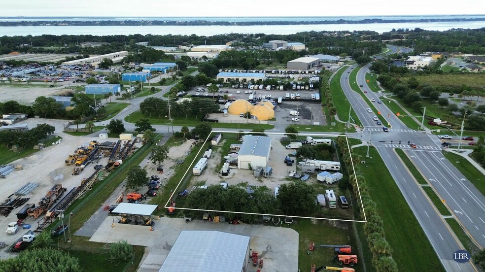 8770 Holiday Springs Rd, Rockledge, FL à louer - Photo du bâtiment - Image 3 de 4