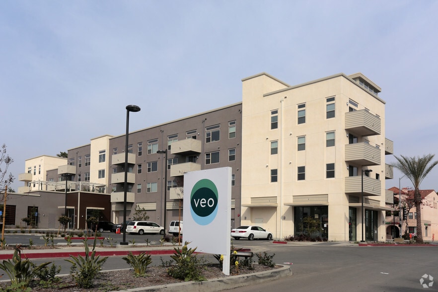 612-620 E Carson St, Carson, CA for lease - Building Photo - Image 2 of 13