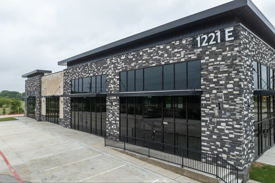 1221 E University Dr, Prosper, TX for lease - Building Photo - Image 1 of 9