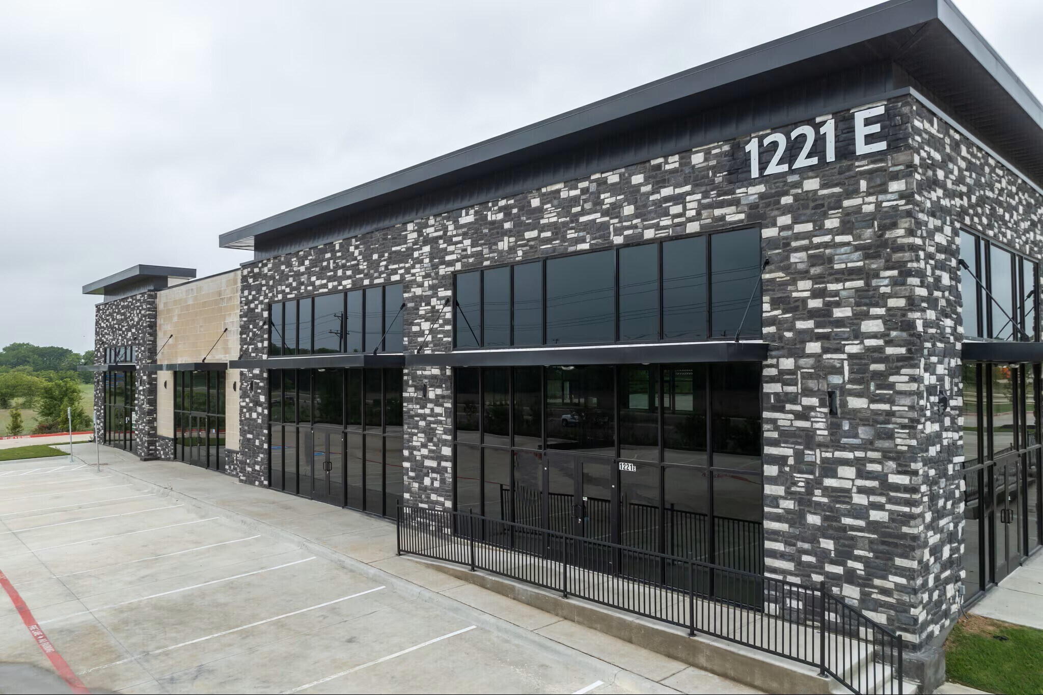 1221 E University Dr, Prosper, TX à louer Photo du bâtiment- Image 1 de 10