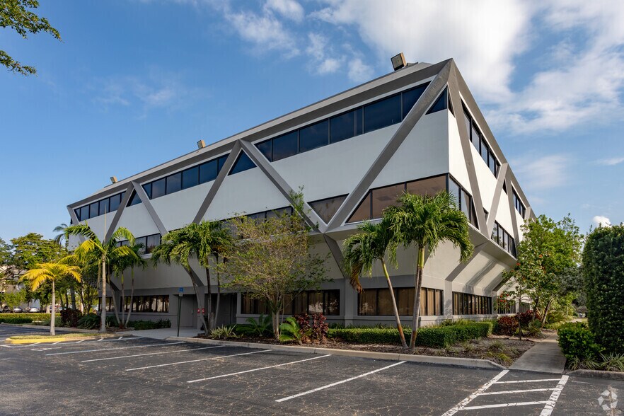2200 W Commercial Blvd, Fort Lauderdale, FL à vendre - Photo du bâtiment - Image 2 de 5