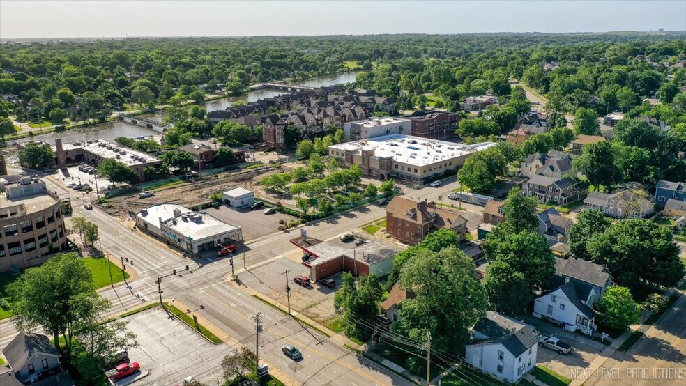 201 S 2nd St, St Charles, IL à vendre - Photo du bâtiment - Image 2 de 15