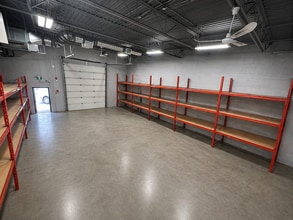 5030 13th St SE, Calgary, AB à louer Photo intérieure- Image 2 de 10