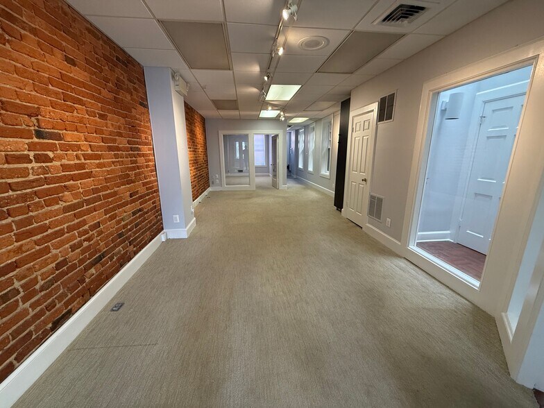 705 Prince St, Alexandria, VA à louer - Photo du bâtiment - Image 3 de 19
