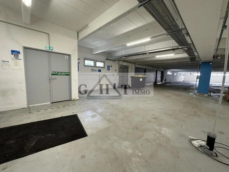 Industrial in Créteil for lease - Building Photo - Image 2 of 7