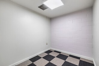 5877 Commerce St, Pittsburgh, PA à louer Photo intérieure- Image 1 de 2