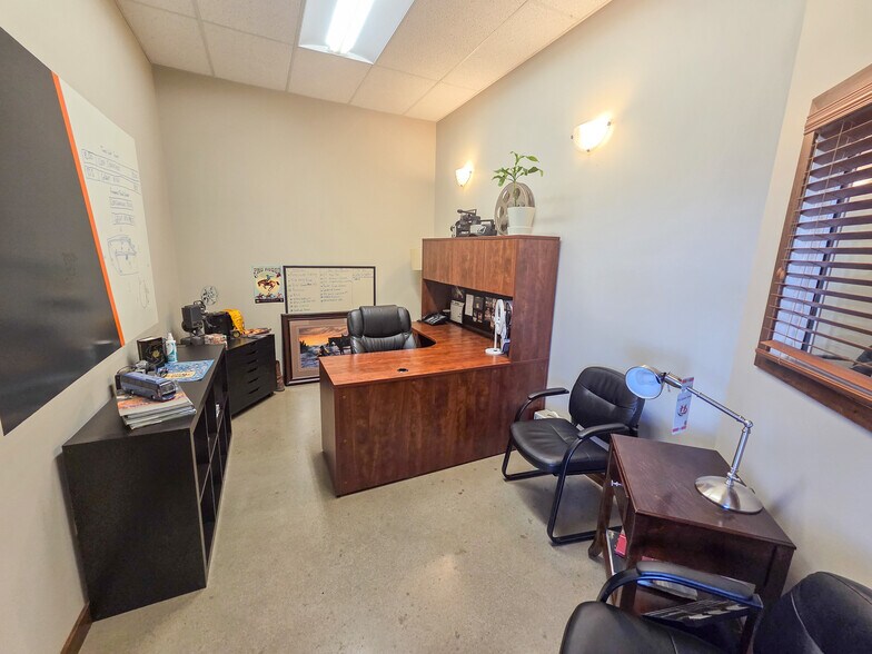 4002 9 Av N, Lethbridge, AB à vendre - Photo du bâtiment - Image 3 de 10