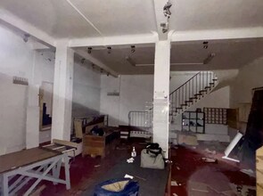 Retail in Paris for lease Interior Photo- Image 1 of 6