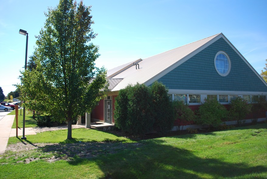 2240 Mitchell Park Dr, Petoskey, MI for sale - Building Photo - Image 3 of 3