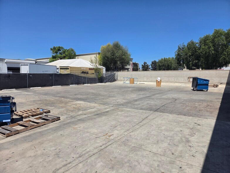 1031-1035 S Linwood Ave, Santa Ana, CA à louer - Photo du bâtiment - Image 3 de 12
