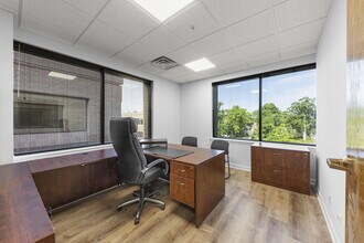 290-300 S County Farm Rd, Wheaton, IL for lease Interior Photo- Image 1 of 3