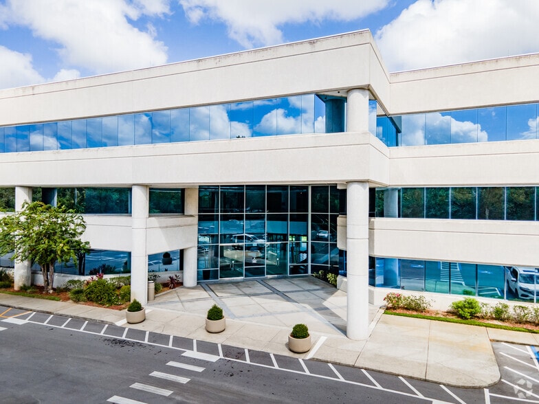 3710 Corporex Park Dr, Tampa, FL for lease - Building Photo - Image 3 of 5