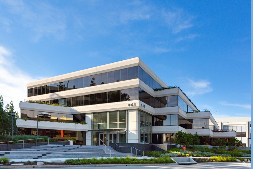 841 Apollo St, El Segundo, CA à louer - Photo du bâtiment - Image 1 de 3