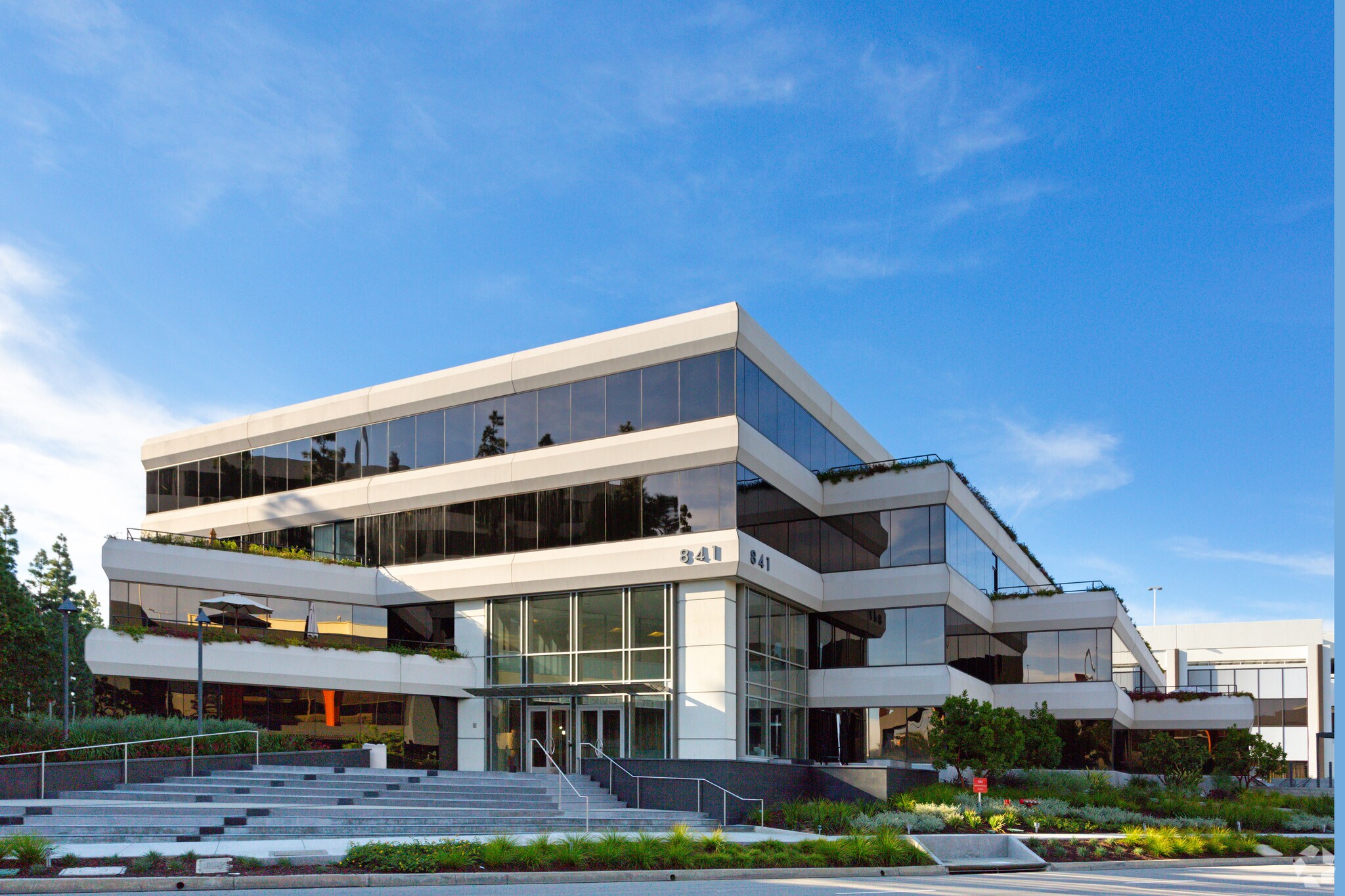 841 Apollo St, El Segundo, CA à louer Photo du bâtiment- Image 1 de 4