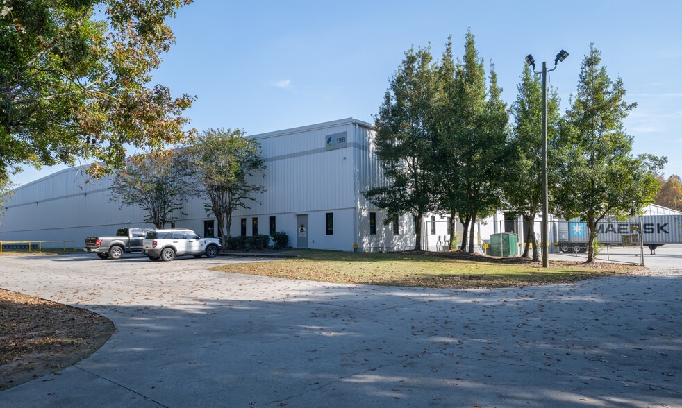 198 Gulfstream Rd, Savannah, GA for lease - Building Photo - Image 2 of 14