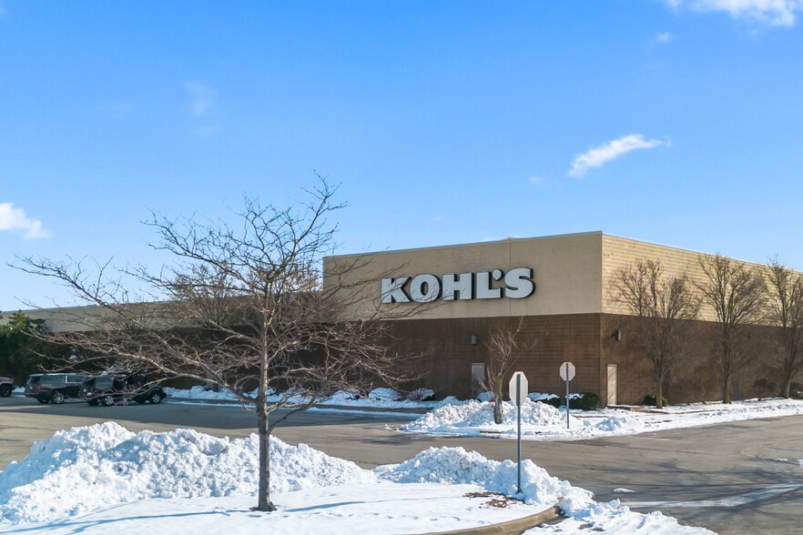 1240 Hickory Point Mall, Forsyth, IL à vendre - Photo du bâtiment - Image 2 de 5