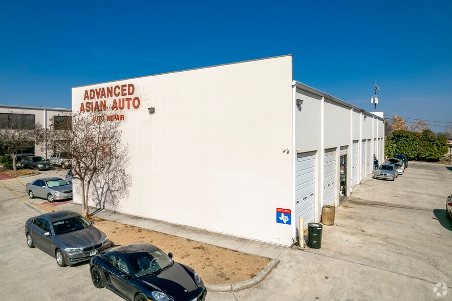 12066 Starcrest Dr, San Antonio, TX for lease - Building Photo - Image 2 of 6