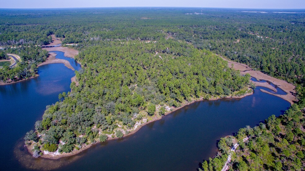 300 Fanning Bayou Dr, Southport, FL à vendre - Photo du bâtiment - Image 2 de 15