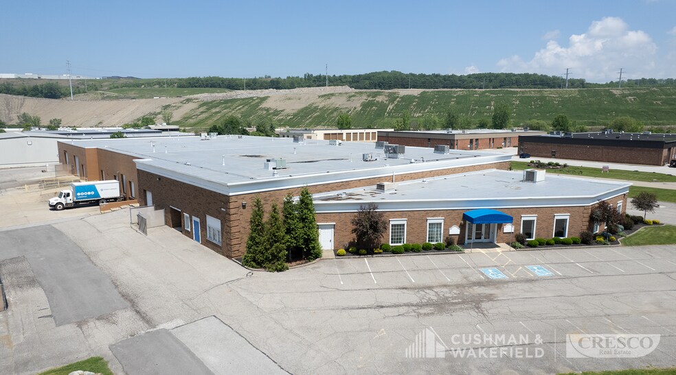 10055 Sweet Valley Dr, Valley View, OH à vendre - Photo du bâtiment - Image 3 de 4