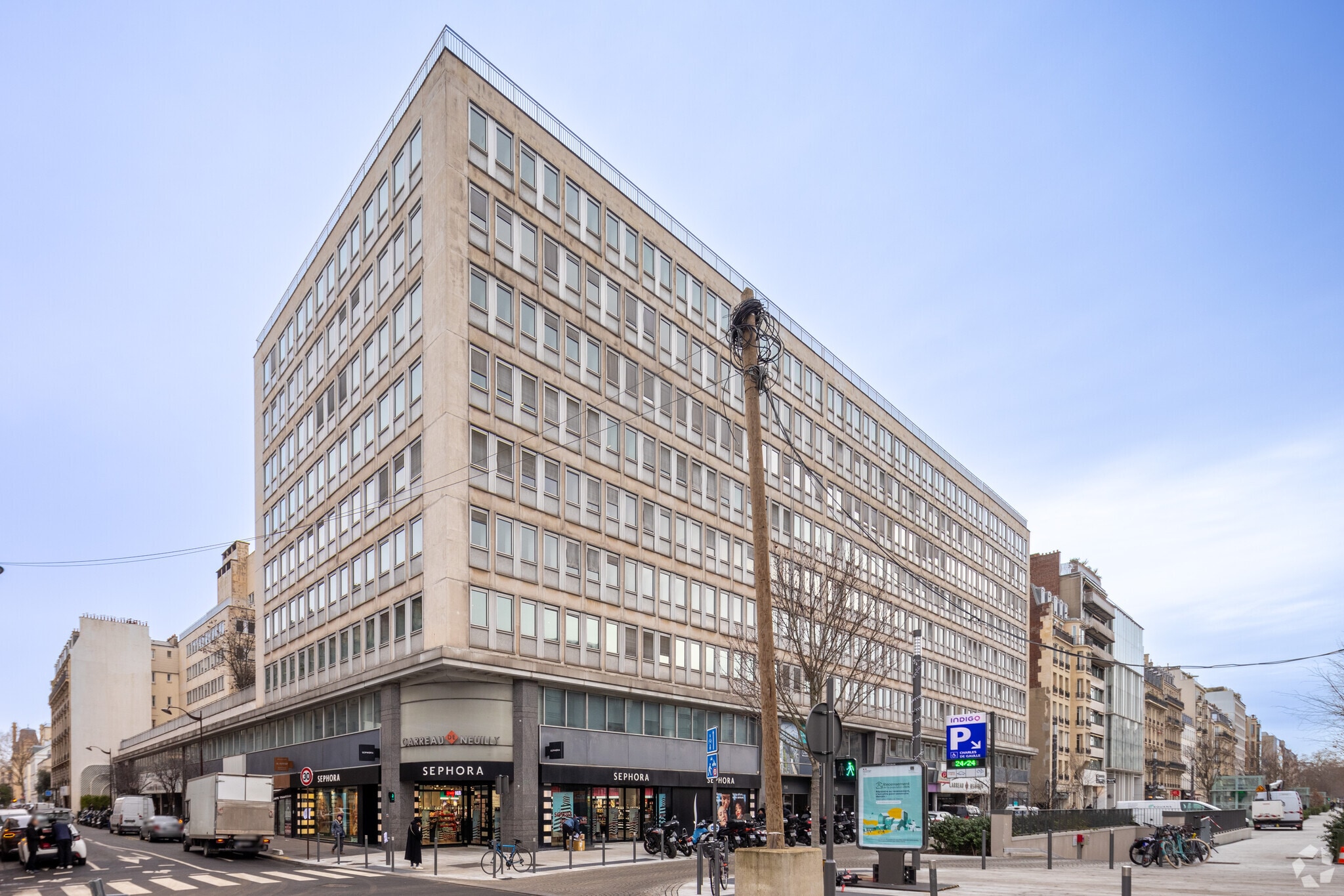 106-116 avenue Charles de Gaulle, Neuilly-sur-Seine for lease Primary Photo- Image 1 of 3