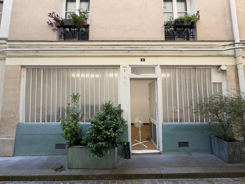 61 Rue Du Faubourg Saint-Denis, Paris for lease - Building Photo - Image 2 of 7