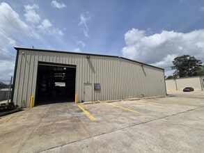 2418 N Frazier St, Conroe, TX for lease Interior Photo- Image 2 of 26