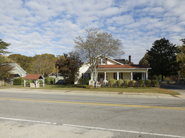 715 Broad St, Fuquay Varina, NC à vendre - Photo du bâtiment - Image 2 de 8