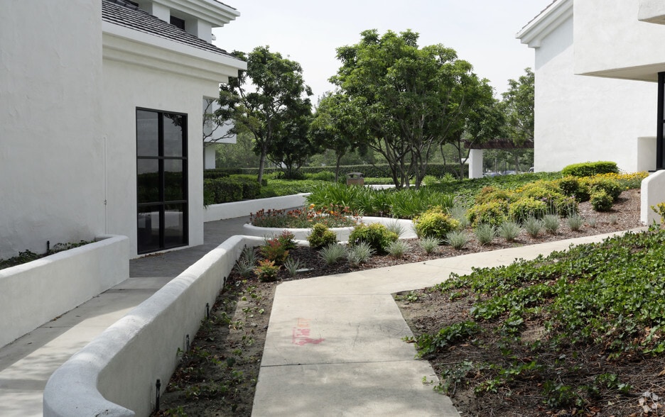 10837 Laurel St, Rancho Cucamonga, CA for sale - Building Photo - Image 3 of 9