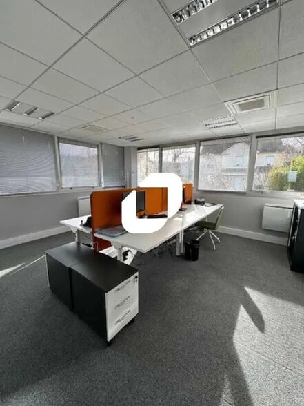 Office in Saint-Germain-en-Laye for lease - Interior Photo - Image 3 of 8
