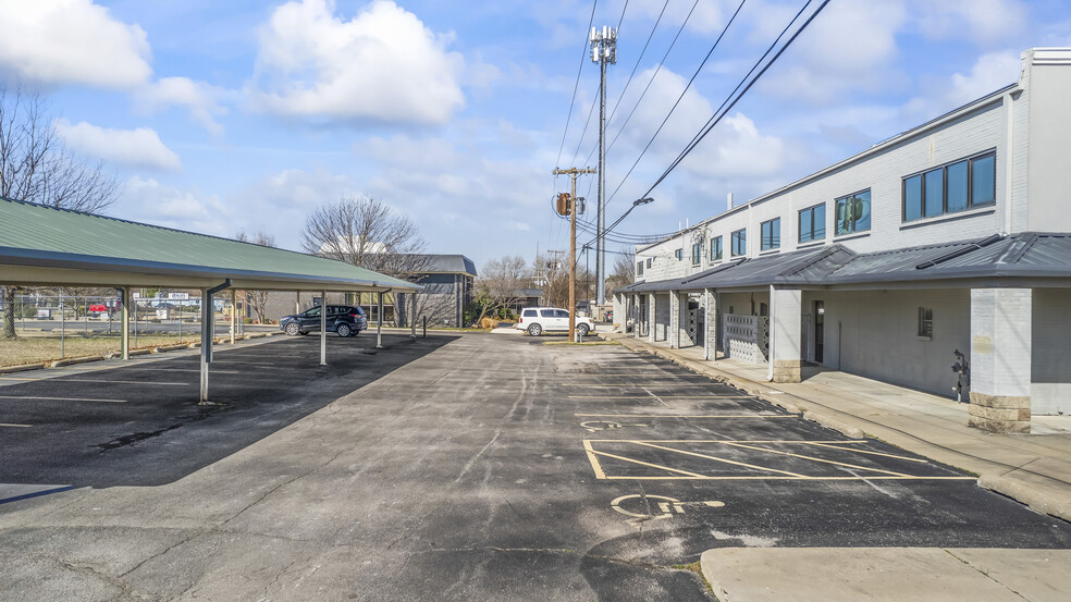 3336 E 32nd St, Tulsa, OK for lease - Building Photo - Image 3 of 7