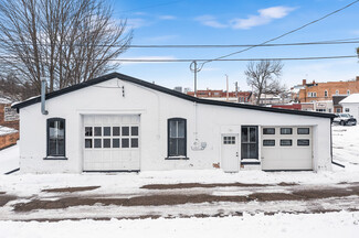 Plus de détails pour 219 Jefferson St, Waupaca, WI - Vente au détail à vendre