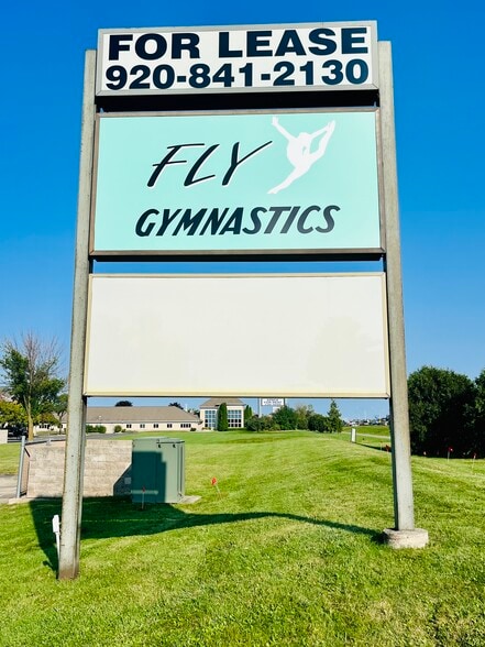 1037 Truman St, Kimberly, WI for sale - Building Photo - Image 2 of 3