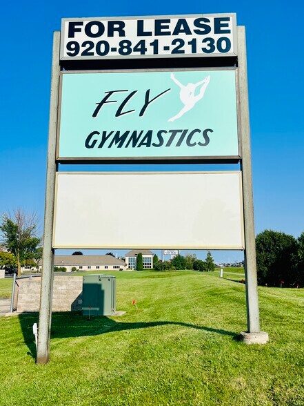 1037 Truman St, Kimberly, WI à louer - Photo du bâtiment - Image 2 de 3