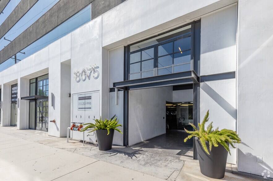 8065-8075 W 3rd St, Los Angeles, CA à louer - Photo du bâtiment - Image 2 de 47