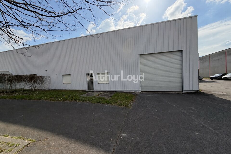 Flex in Reims for lease Building Photo- Image 1 of 11