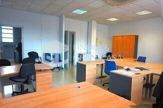 Plus de détails pour Multi-résidentiel à vendre