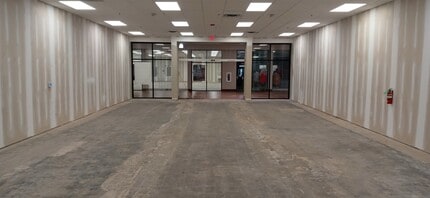 388 Frederick St, Mount Airy, NC for lease Interior Photo- Image 1 of 2