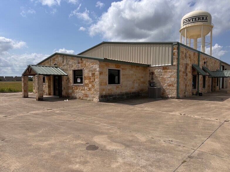 321 Limestone Ter, Jarrell, TX à louer - Photo du bâtiment - Image 2 de 13