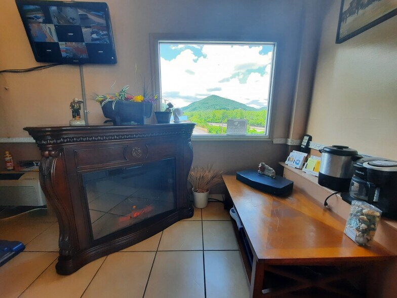 124 Woods Ave, Caryville, TN à vendre - Photo du bâtiment - Image 3 de 50