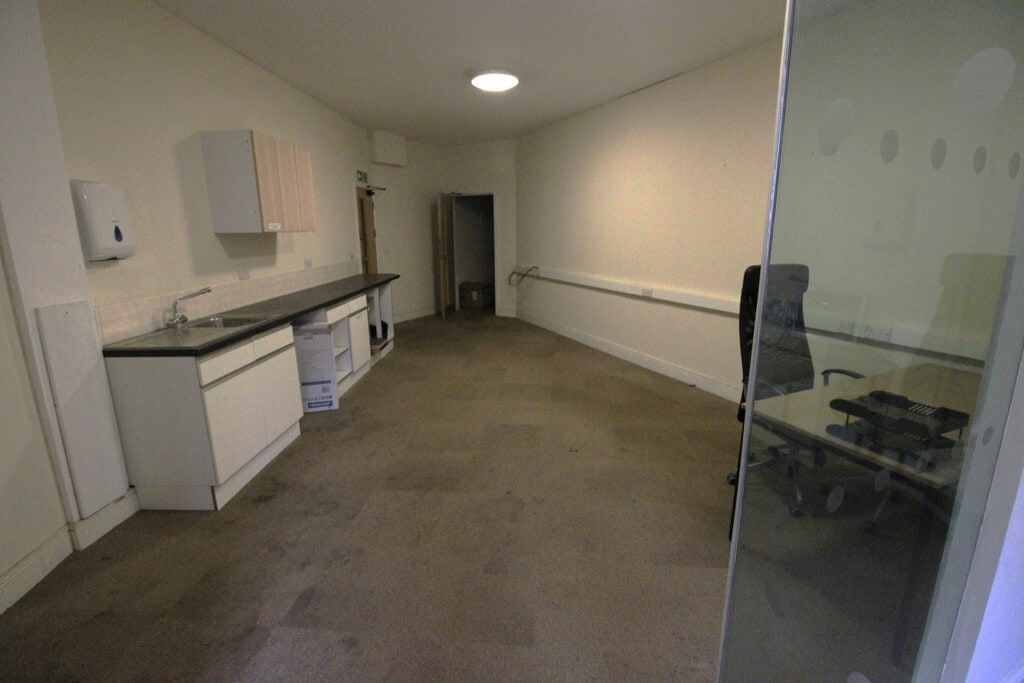 North Trade Rd, Battle for lease Interior Photo- Image 1 of 6