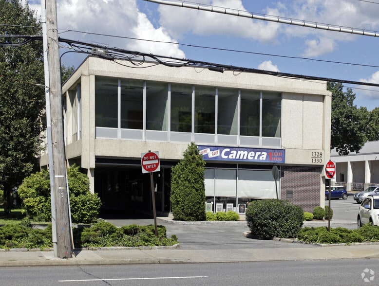 1328-1330 Boston Post Rd, Larchmont, NY for lease - Building Photo - Image 2 of 3