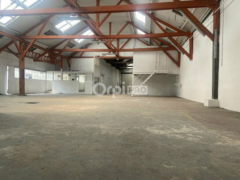Flex in Le Havre for lease - Interior Photo - Image 2 of 7