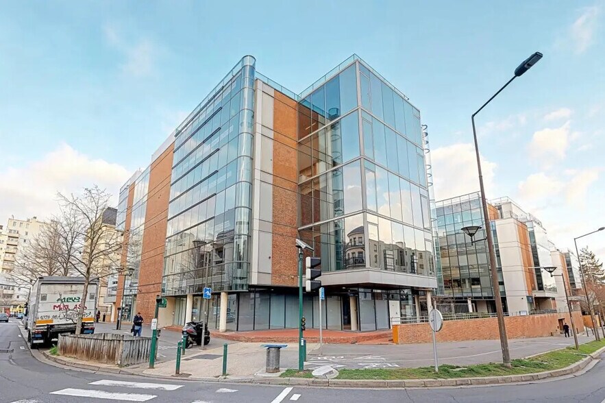 2 Allée De Longchamp, Suresnes for lease - Building Photo - Image 3 of 11