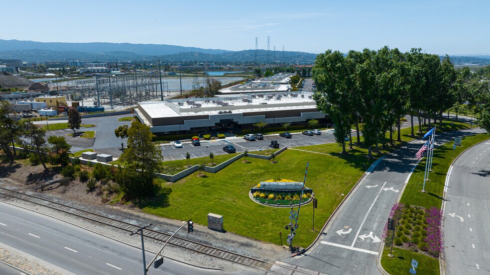 101 Galveston Dr, Redwood City, CA à louer - Photo du bâtiment - Image 3 de 16